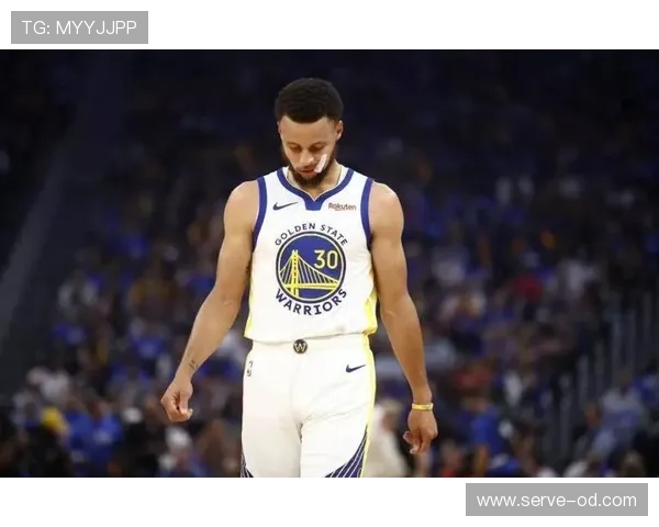 库里更多无球跑位较早年制造空位提升三分效率