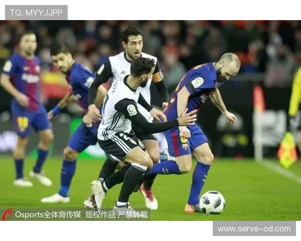 加亚的技术特点：左路攻防稳健性、传中精准度与位置感的协同机制分析